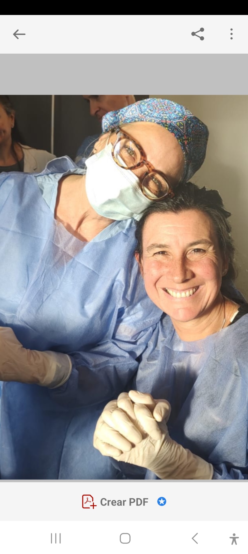 Dra. Carolina Pauliello junto a una alumna durante un workshop de Bioestimulación