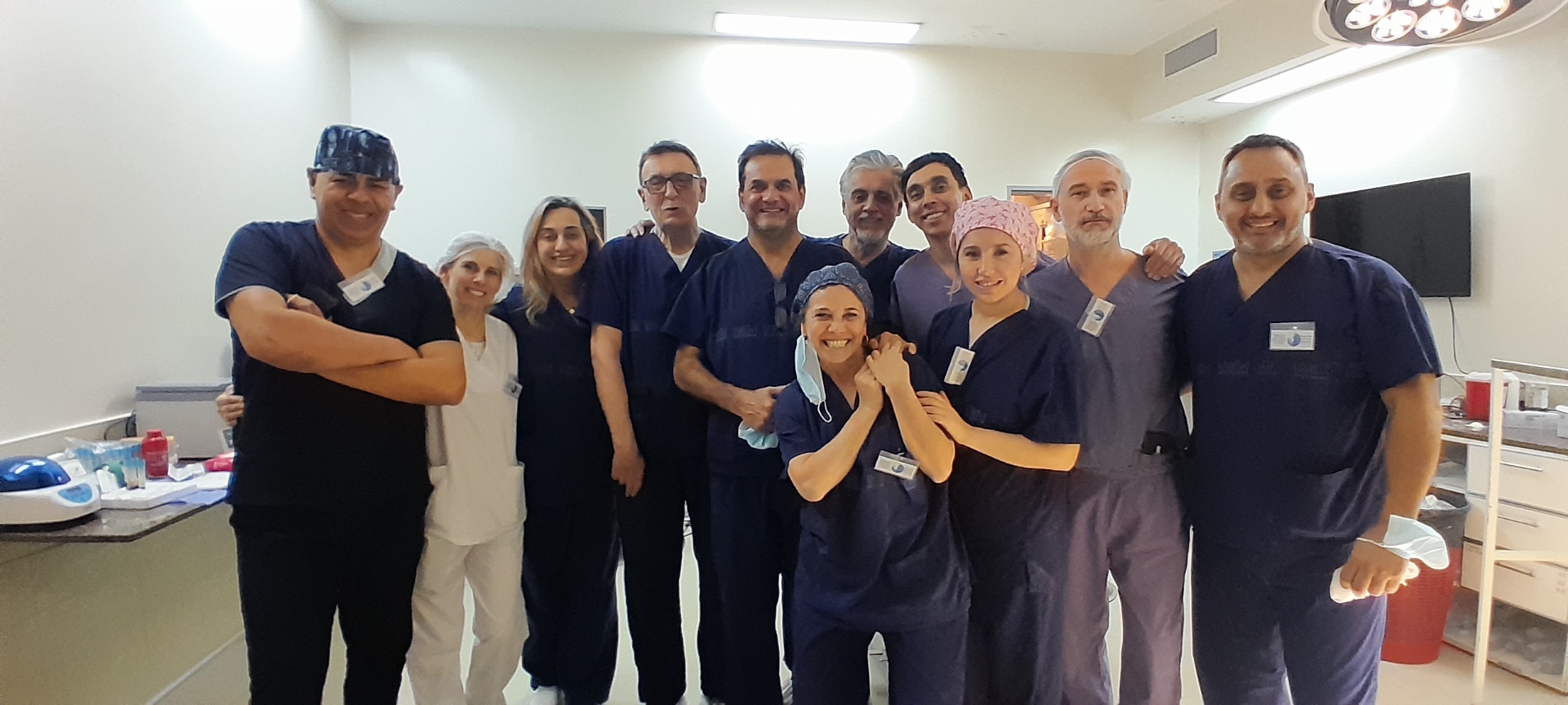 Dra. Carolina Pauliello junto al equipo internacional del Workshop de Bioestimulación Ginecológica de la WSCG
